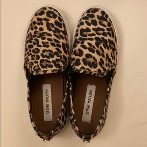 Steve Madden Leopard printed flats.